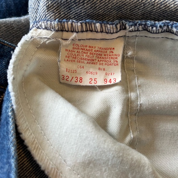 Distressed LEVI’S 619 Jeans - Picture 3 of 4